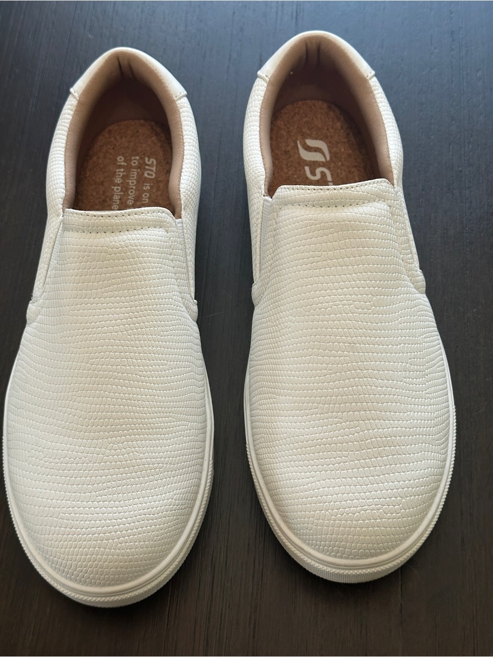 STQ Slip-on Nursing Shoes